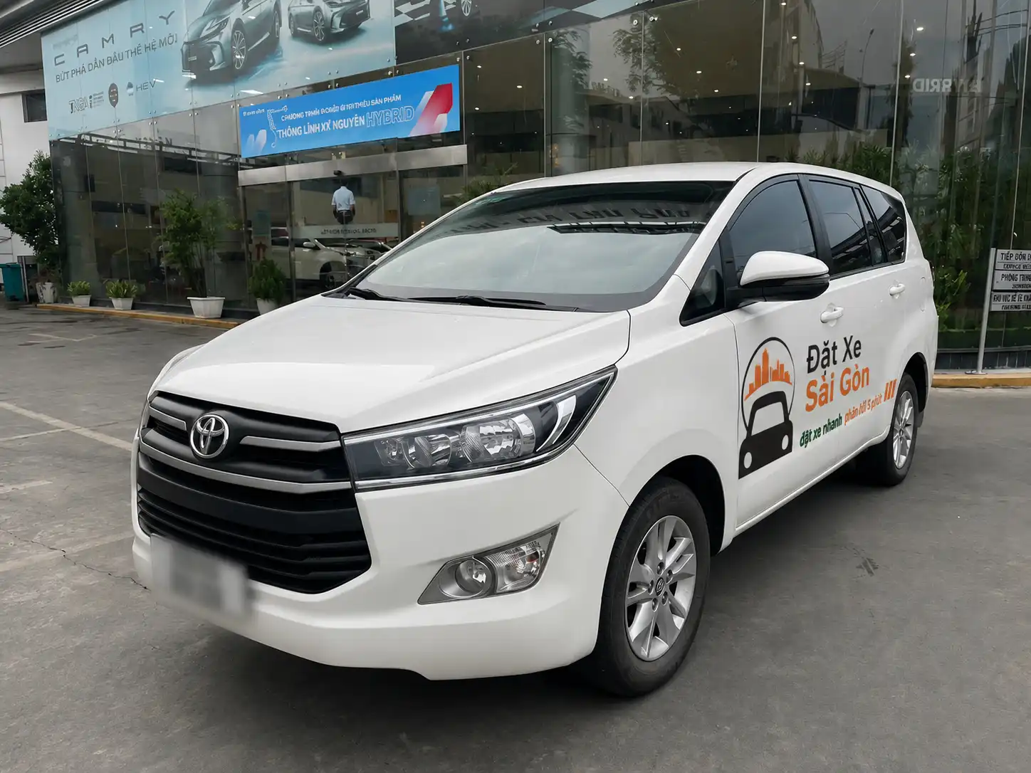 Thuê xe 7 chỗ rộng Innova Fortuner đi bệnh viện HCM từ Vũng Tàu