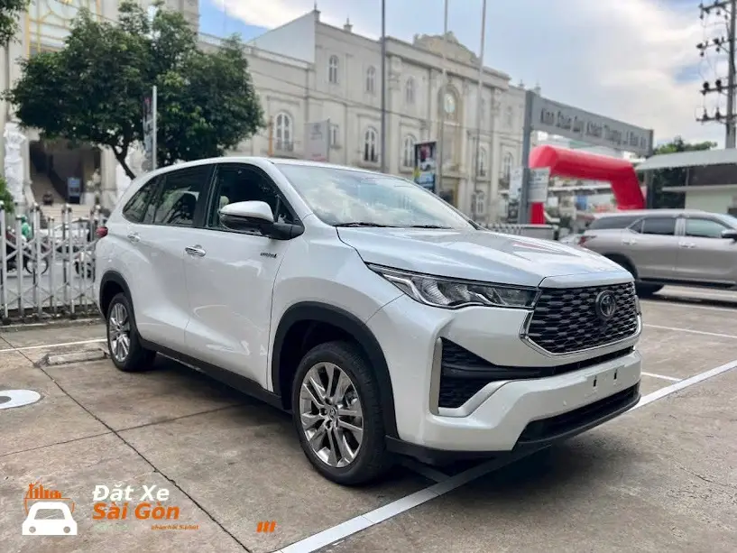 Xe 7 chỗ rộng Innova Fortuner Đặt Xe Sài Gòn