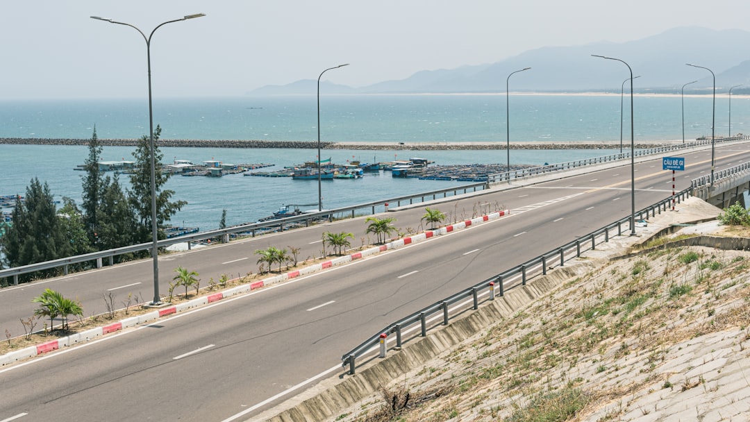 Cao tốc ven biển hướng về Vũng Tàu, đường thoáng ít xe